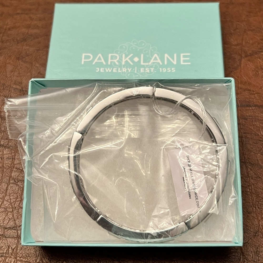 Park Lane LOGAN Silver & Crystal Bangle Bracelet, Stretch to Fit, 2 1/4”, NWT - Picture 6 of 6
